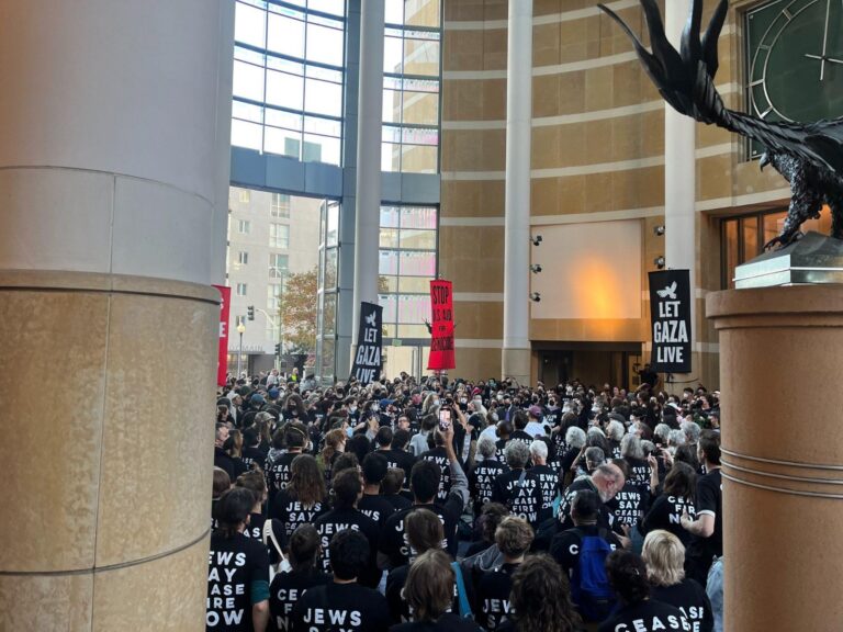 Jewish protesters fill federal building to call for ceasefire in Gaza