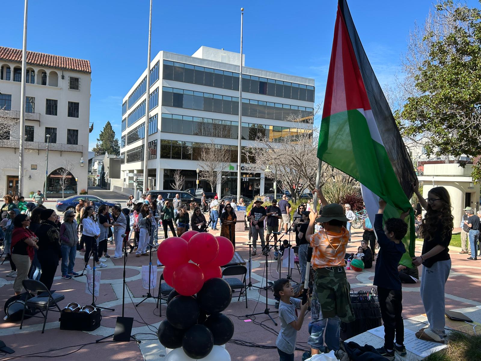 Palo Alto says stop to Palestinian genocide: Community unites in solidarity