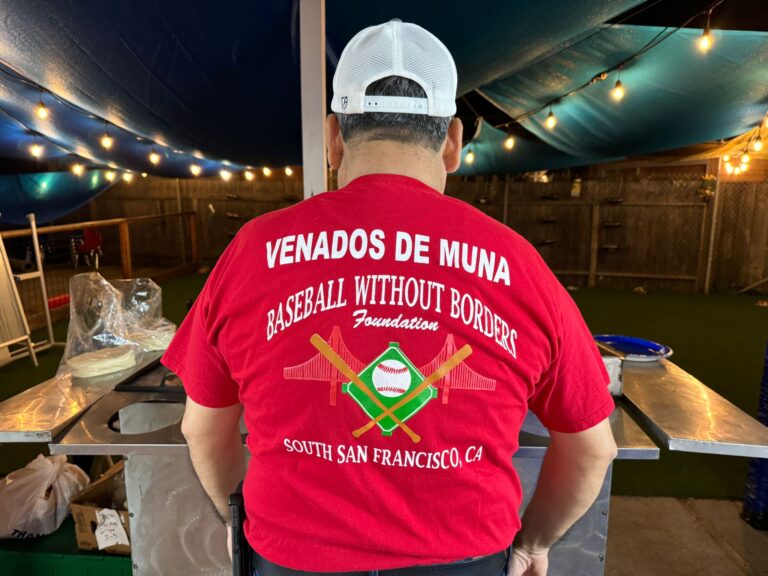 Historias del Área de la Bahía: Sergio Contreras, llevar beisbol a niños pobres en el mundo con ayuda de tacos