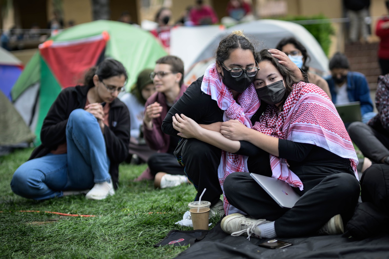 Estudiantes de la Universidad de Stanford levantan su voz para exigir un alto al fuego en Gaza