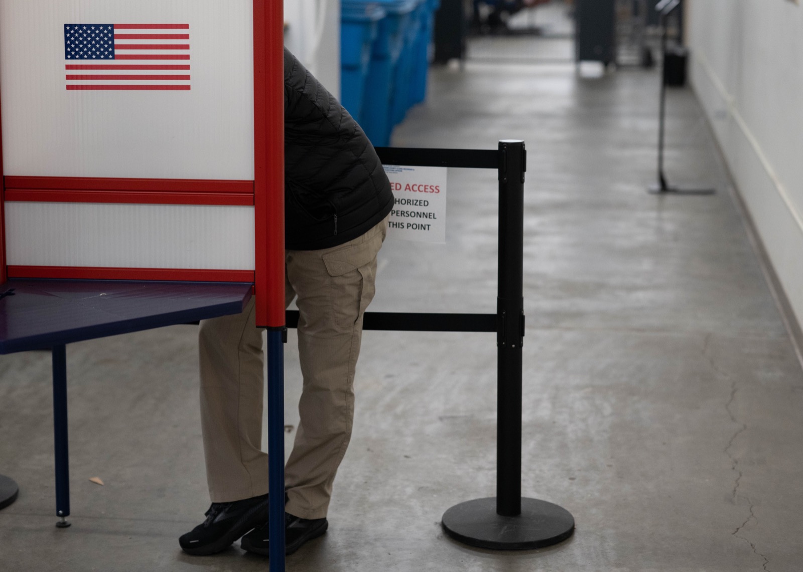 Hoy se vota en California, en una jornada que podría redefinir el mapa político del estado por la próxima década, los ciudadanos acuden a las urnas para votar la Propuesta 50.