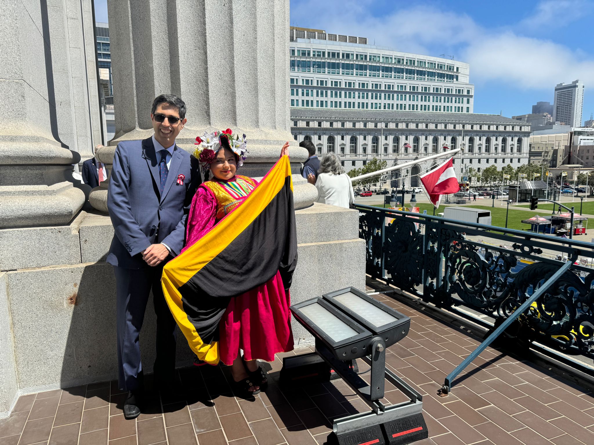 Peruvian flag raised in the center of San Francisco City Hall