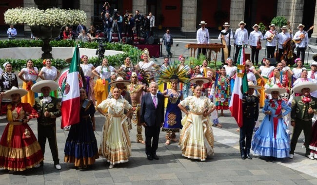 Migrantes mexicanos generan 338 mil mdd anuales en EE. UU.: Andrés Manuel López Obrador