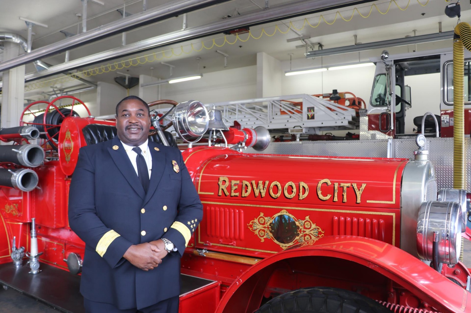 Jefe de bomberos de Redwood City, Ray Iverson, se jubila tras 33 años de carrera