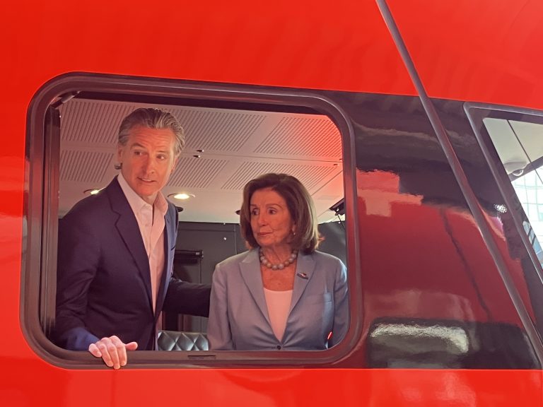 Caltrain unveils electric train, first of its kind in California