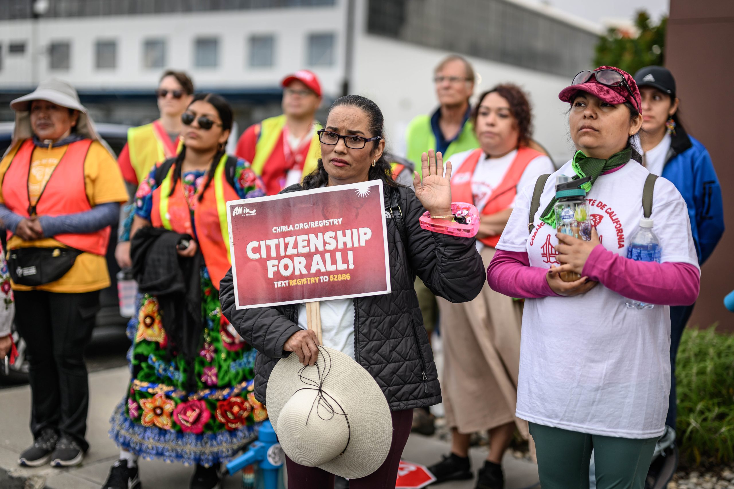 Comunidad latina del Área de la Bahía marcha a SF con llamado a Kamala Harris en materia migratoria