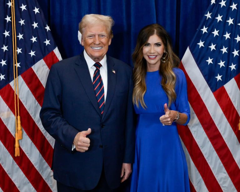 Kristi Noem es la elegida por Trump para secretaria de Seguridad Nacional