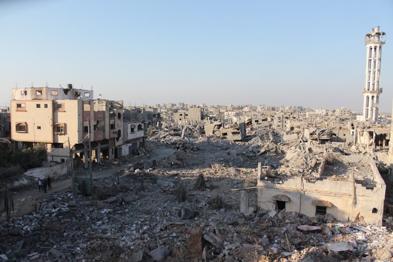 Dejan 14 muertos bombardeos de Israel en viviendas de Gaza