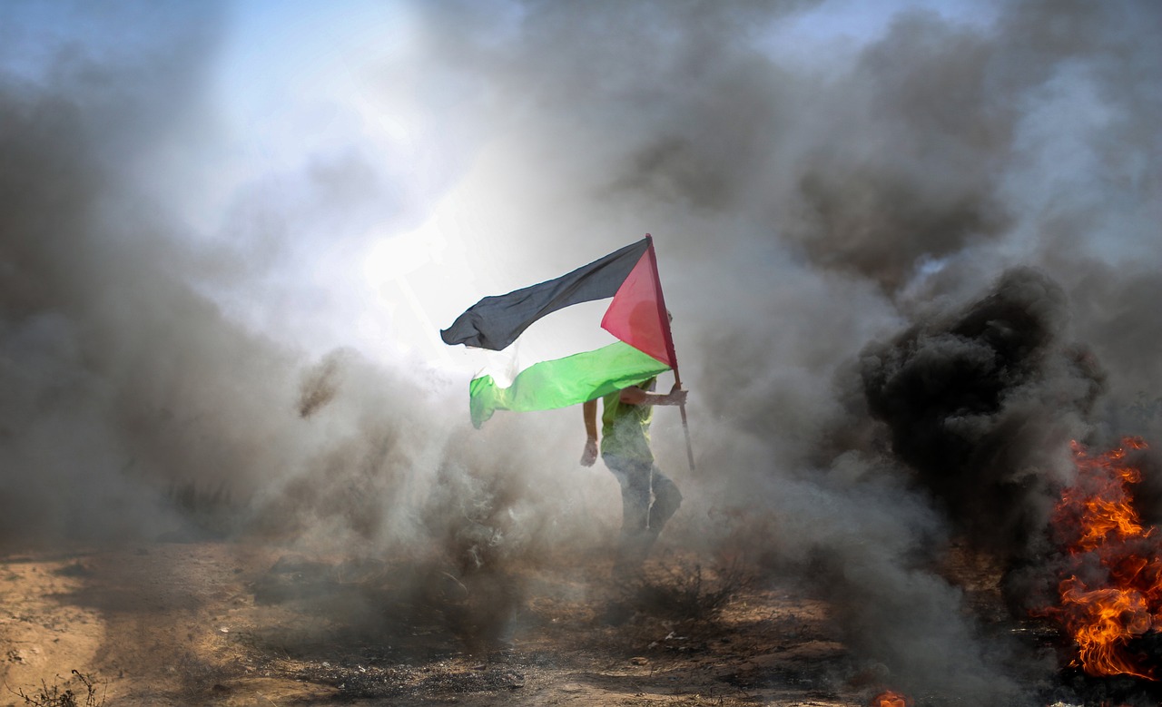 Palestina bandera, acusan a EU de no rescatar a 9 estadounidenses en Gaza por su origen palestino