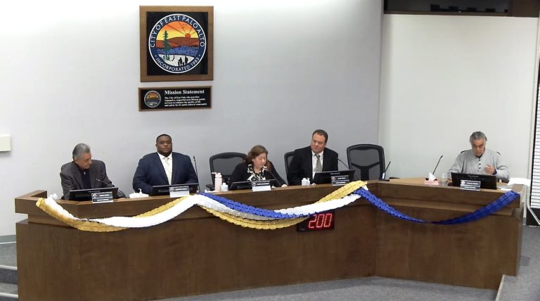 Ceremonia de reorganización del Ayuntamiento de East Palo Alto empañada de irregularidades en los procedimientos
