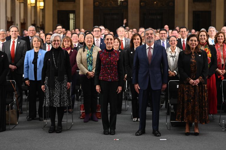 Sheinbaum pide a cónsules en EE. UU. acercarse más a inmigrantes mexicanos y no solo a personas “relevantes”