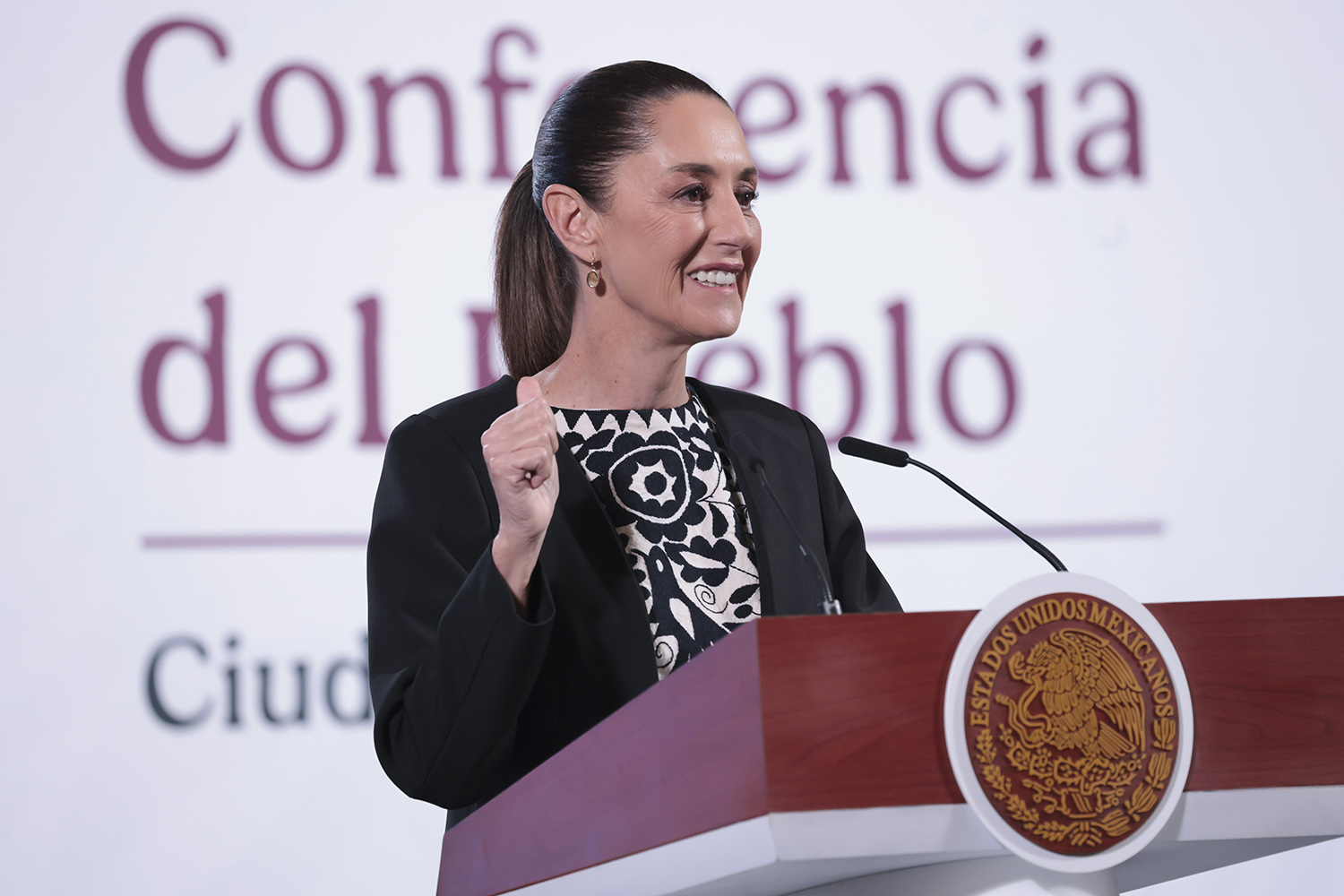 Presidenta de México llama a mantener la calma y “cabeza fría” frente a acciones de Donald Trump 