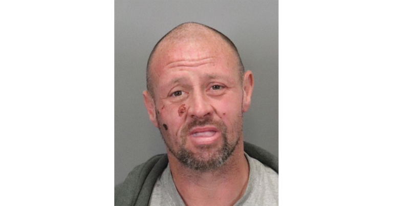 Arrestan a hombre en Palo Alto por delito de odio contra mujer