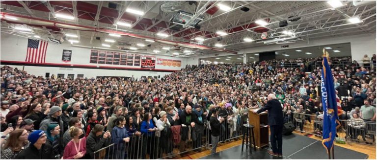 Bernie Sanders llena estadios en bastiones republicanos… ¿y los líderes demócratas? ¿Vacaciones?