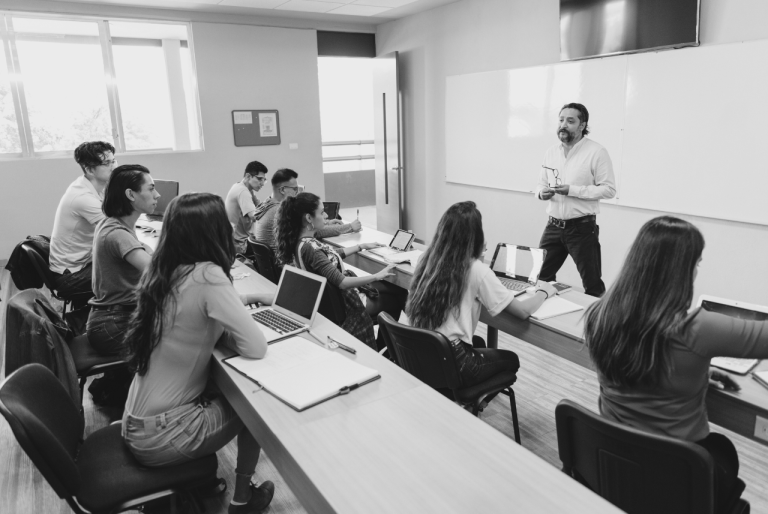 Disminuyen solicitudes de apoyo financiero en universidades de EE. UU. por temor a deportaciones