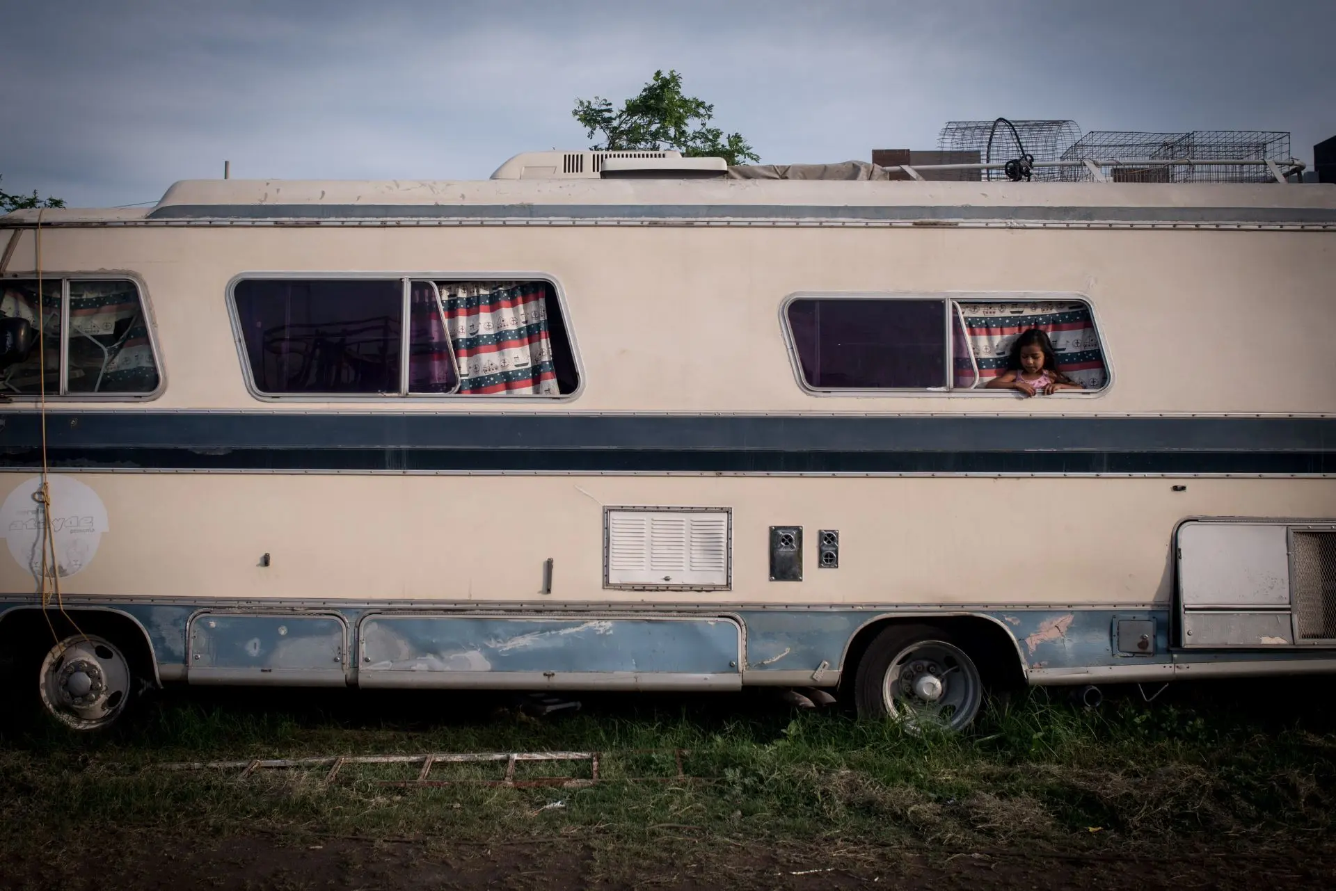 San José está barriendo campamento de personas sin hogar, docenas de casas rodantes y tiendas de campaña de la carretera Alviso-Milpitas paralela a la autopista 237, dejando a las personas sin hogar sin dónde ir.