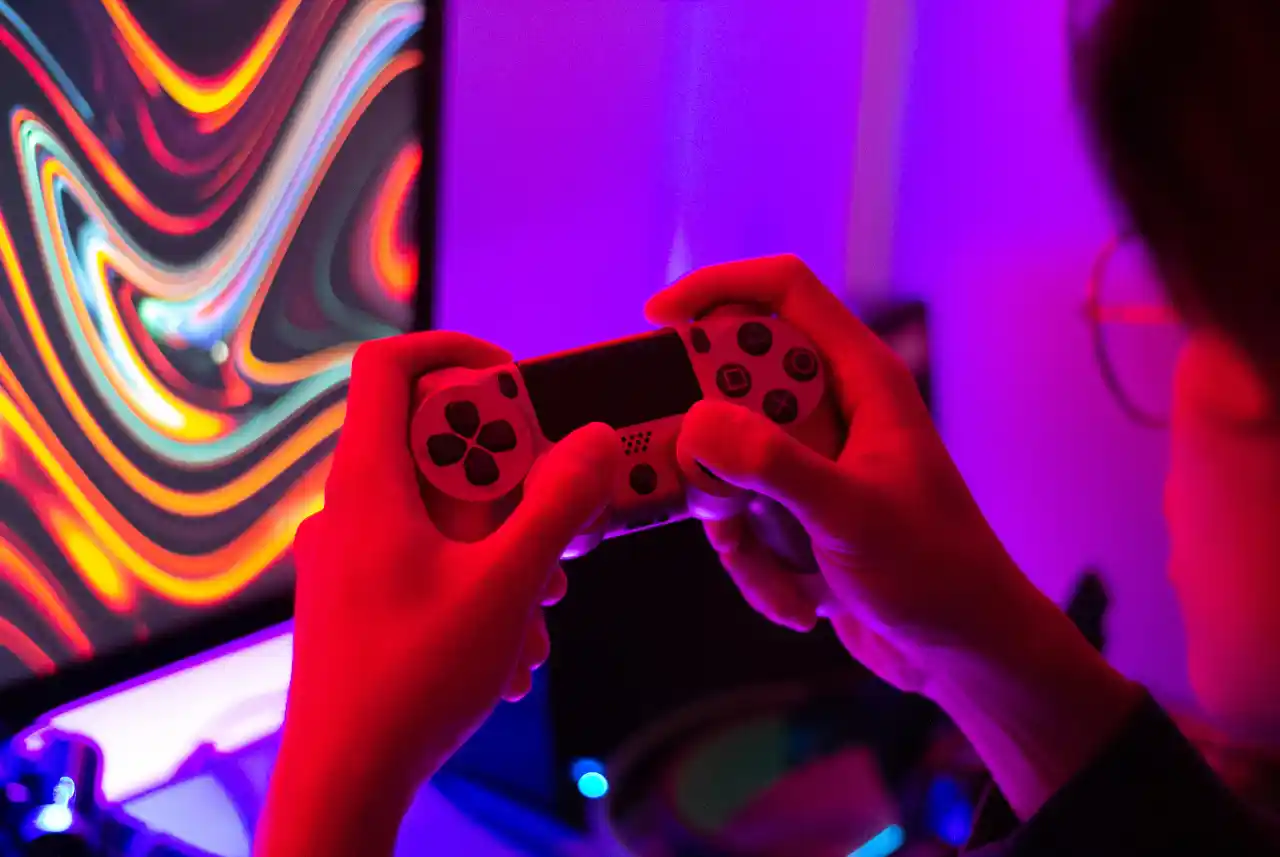 La presidenta de México, Claudia Sheinbaum Pardo, se pronunció en contra de los videojuegos violentos, ello en el contexto de llamar a abandonar la apología del delito en la música que se produce y distribuye en el país.