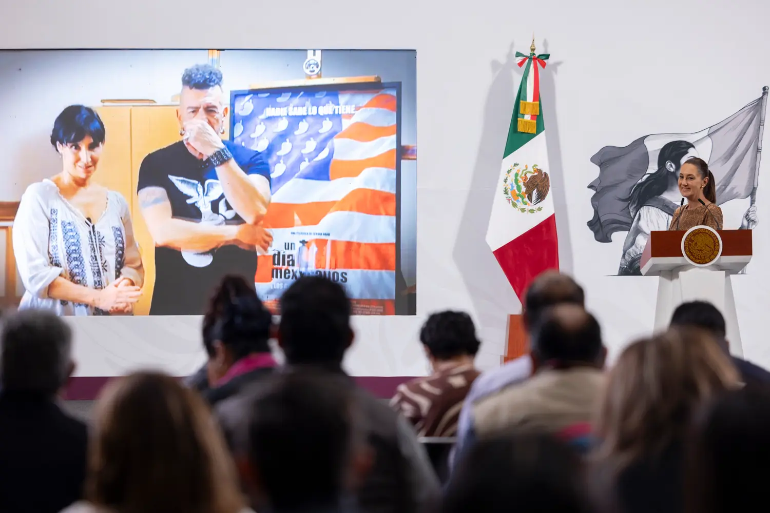 Yareli Arizmendi y Sergio Arau, creadores de la película Un Día Sin Mexicanos, presentaron en la conferencia de prensa matutina de la presidenta de México, Claudia Sheinbaum, del 9 de mayo su nuevo proyecto: The Mexican Files.