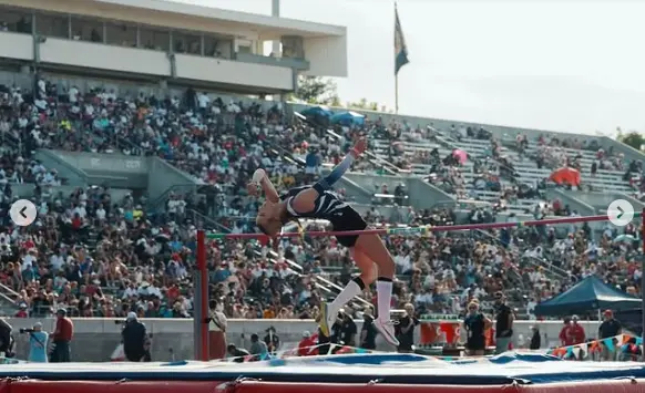 Sin inmutarse por la controversia en torno a su participación en las pruebas de atletismo femenino, AB Hernández, estudiante-atleta abiertamente transgénero, logró dos primeros lugares y un segundo en el campeonato estatal el sábado.