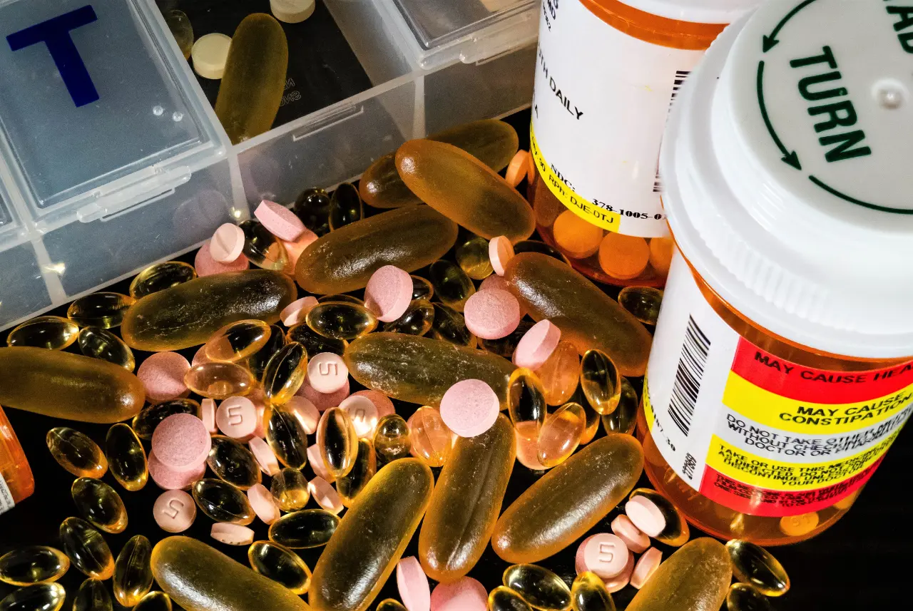 Debido al papel de Purdue Pharma LP y sus propietarios, la familia Sackler, en el desencadenamiento y agravamiento de la crisis de opioides, el fiscal general de California, Rob Bonta, anunció este lunes que un total de 55 fiscales generales de todo Estados Unidos han firmado un acuerdo histórico por 7.4 mil millones de dólares.
