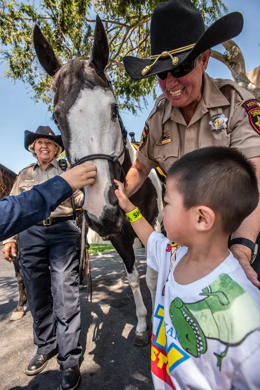 Entre las actividades para niños, destacan la oportunidad de conocer caballos de búsqueda y rescate, subirse a camiones de bomberos y disfrutar de una hora del cuento con bomberos en inglés, español o mandarín. También se instalará un "Rincón Infantil" con juegos y actividades lúdicas para que aprender a prepararse sea divertido.