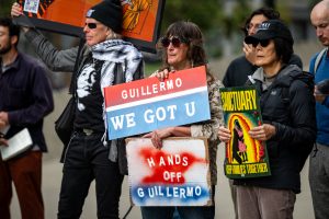 Tatuador local que enfrenta detención de ICE
