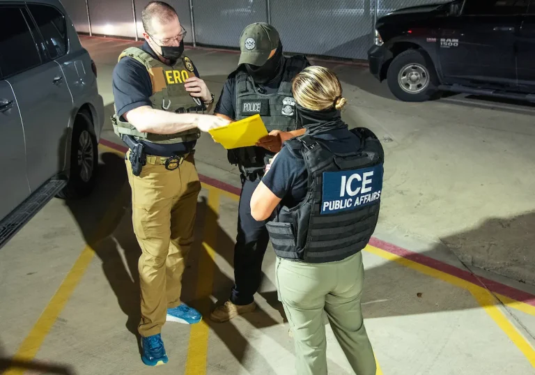Juez señala que agentes de inmigración deben detener “patrullajes itinerantes” que han cambiado el sur de California