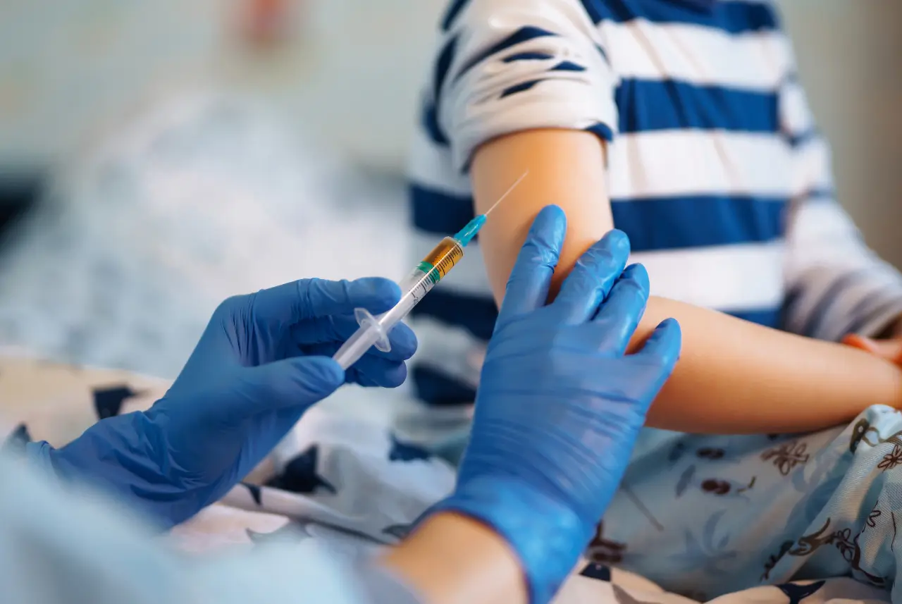 Autoridades sanitarias de 12 jurisdicciones del norte de California instaron a los padres y madres de familia a vacunar a niñas y niños antes del regreso a clases. 
