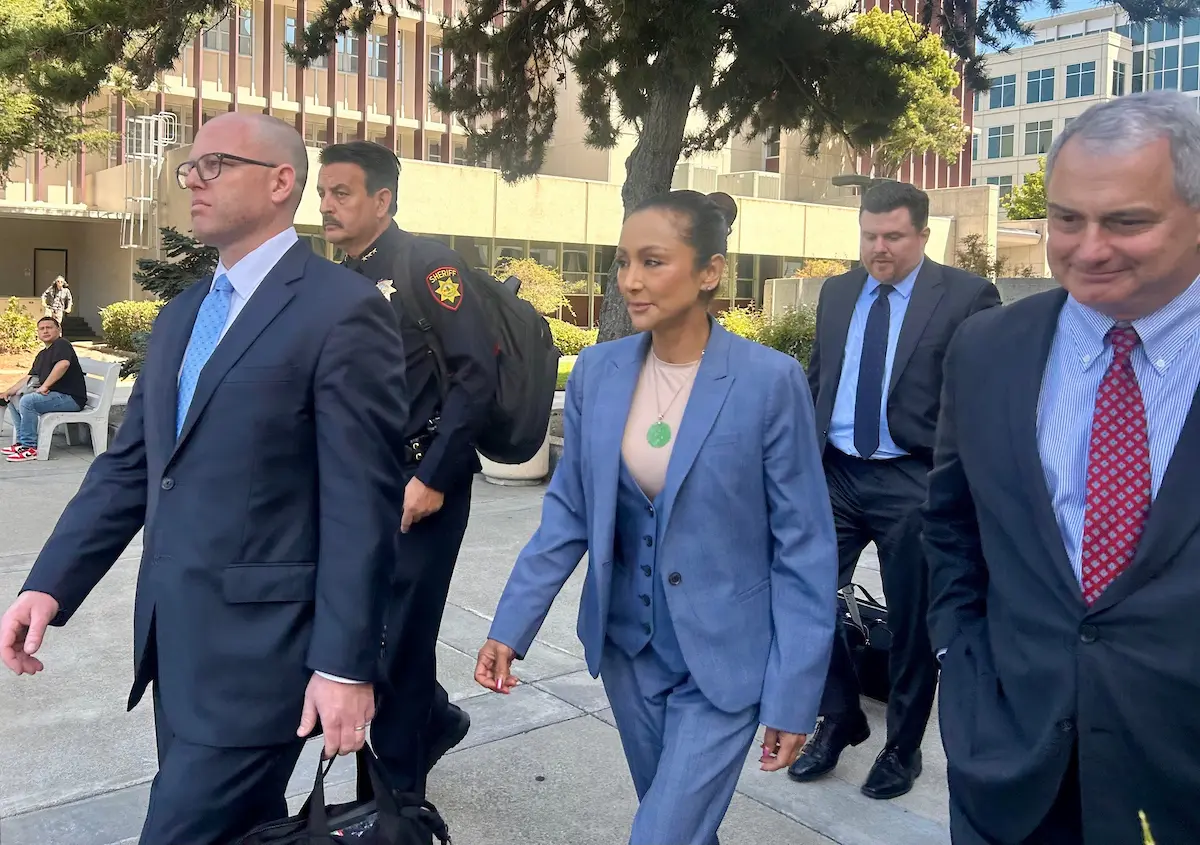 Tres testigos clave en la audiencia de destitución de la sheriff testificaron y describieron sus observaciones sobre la relación entre Corpus y su jefe de personal, Victor Aenlle. Foto: Bay City News.