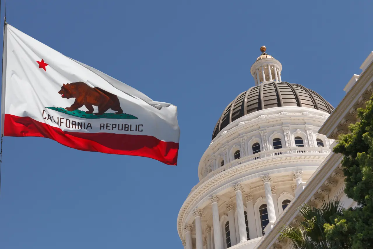 El Gobierno de California informó que, en 2024, las tasas de homicidios y delitos violentos en el estado registraron descensos significativos. 