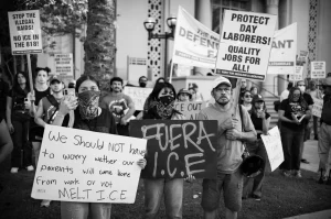 Llaman a la acción contra ICE en Valle de San Fernando