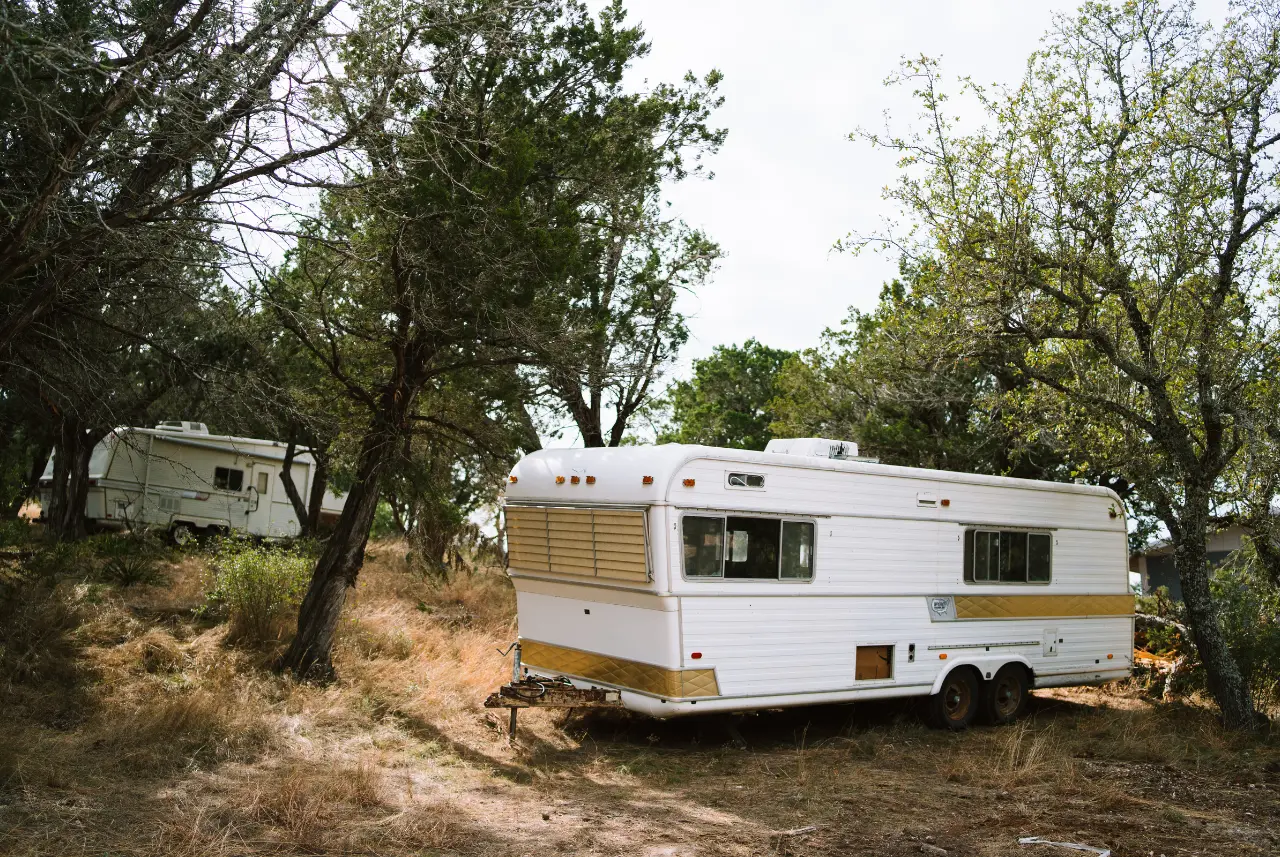 Las ciudades de California han reforzado la aplicación de la leyes para personas que viven en autos y autocaravanas en las calles. 