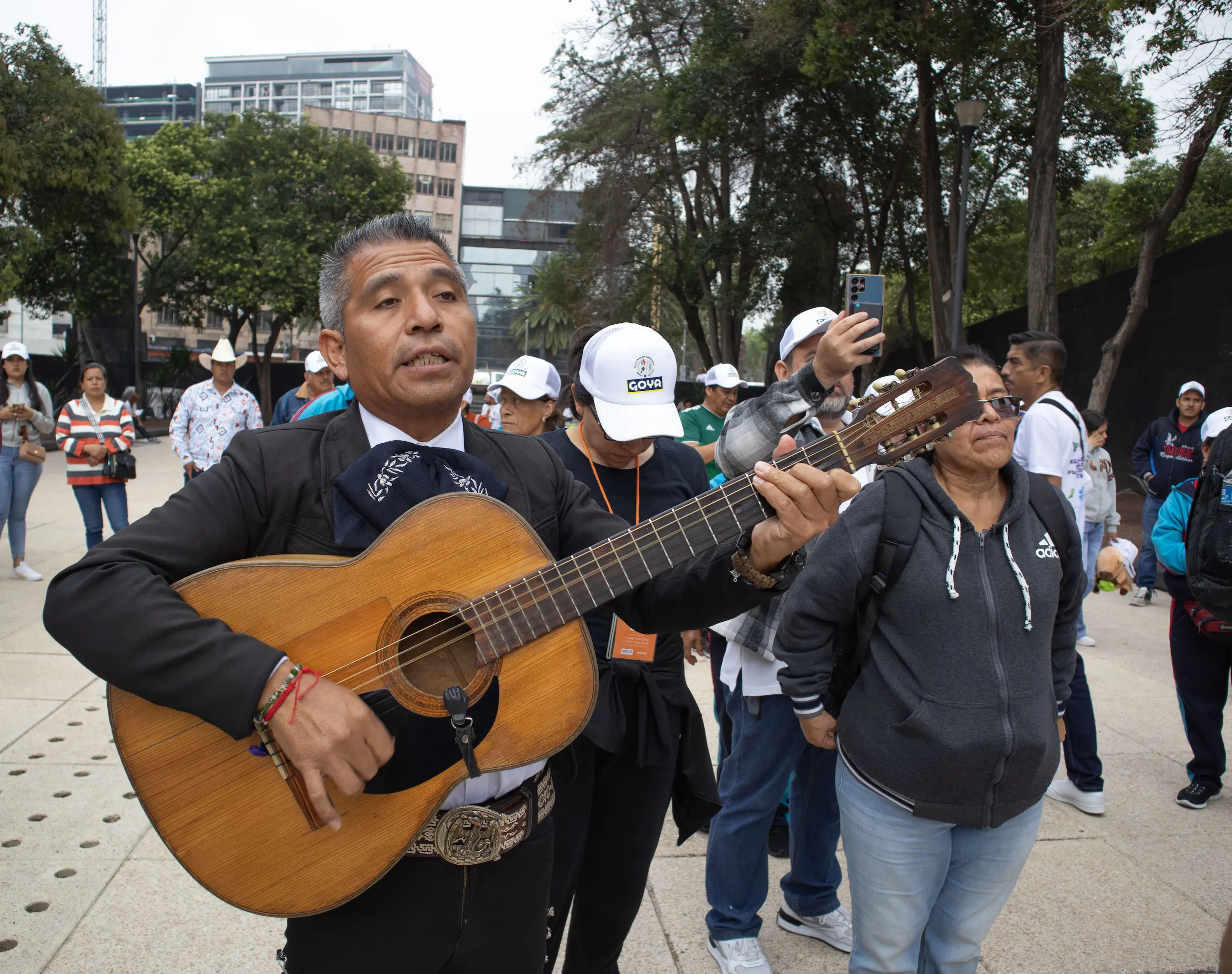 Mariachis celebrando la llegada de la antorcha al Monumento a la Revolución. Ciudad de México, 30 de agosto de 2025. Hans Leguízamo / MxPA