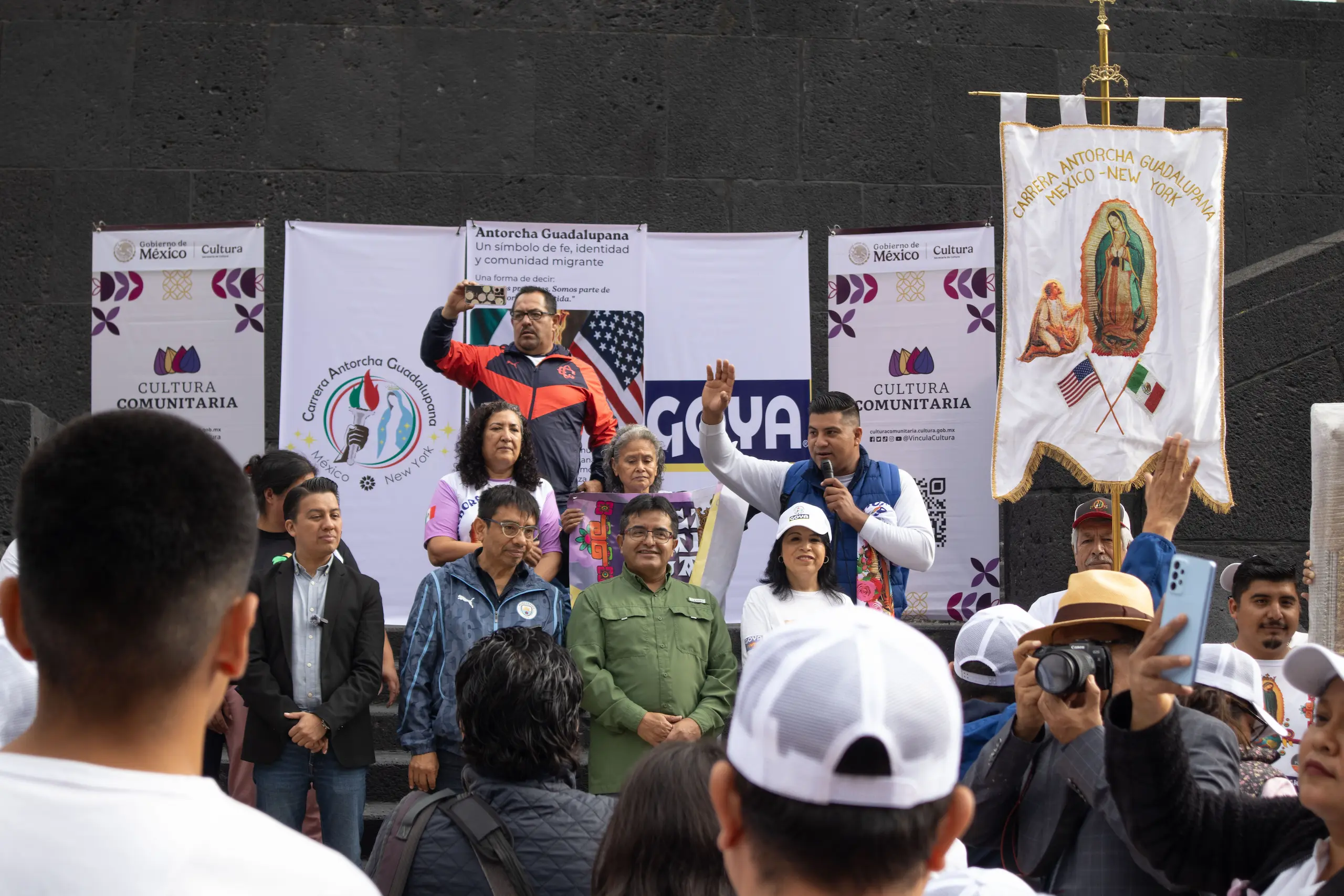 Organizadores y asociaciones compartieron unas palabras antes de proseguir con la comida. Ciudad de México, 30 de agosto de 2025. Hans Leguízamo / MxPA