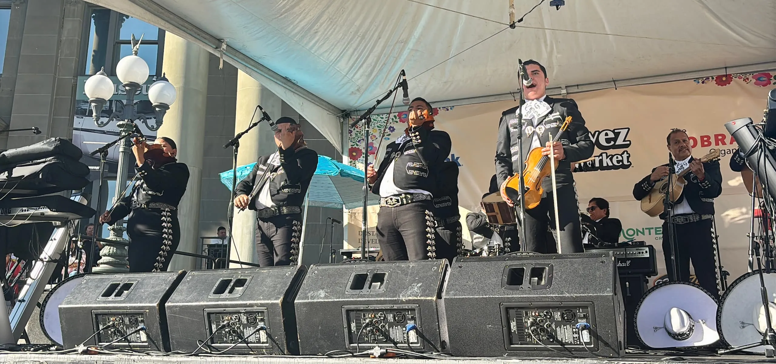 Mariachi de Javier Magallón, actuaron en Fiestas Patrias.