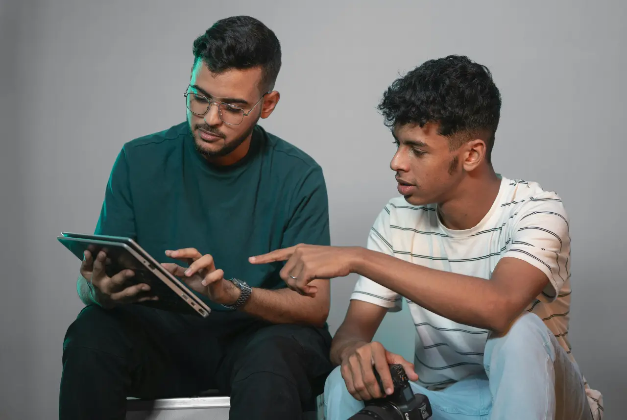 El gobernador Gavin Newsom anunció una inversión de 5 millones de dólares para ampliar un programa que busca crear más oportunidades de mentoría juvenil.