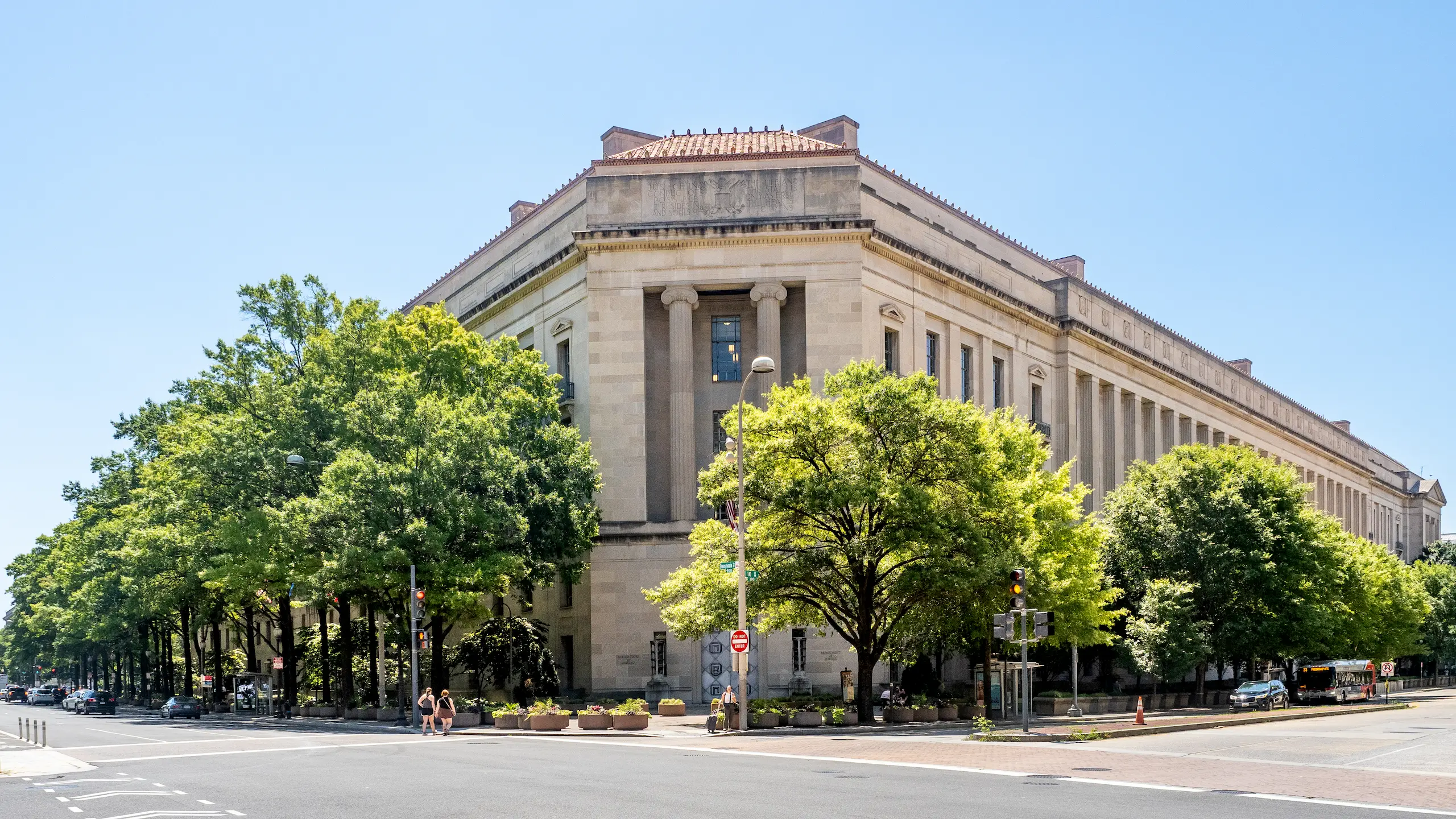 El Departamento de Justicia de Estados Unidos (DOJ) presentó demandas federales contra seis estados por no haber entregado sus listas completas de votantes.