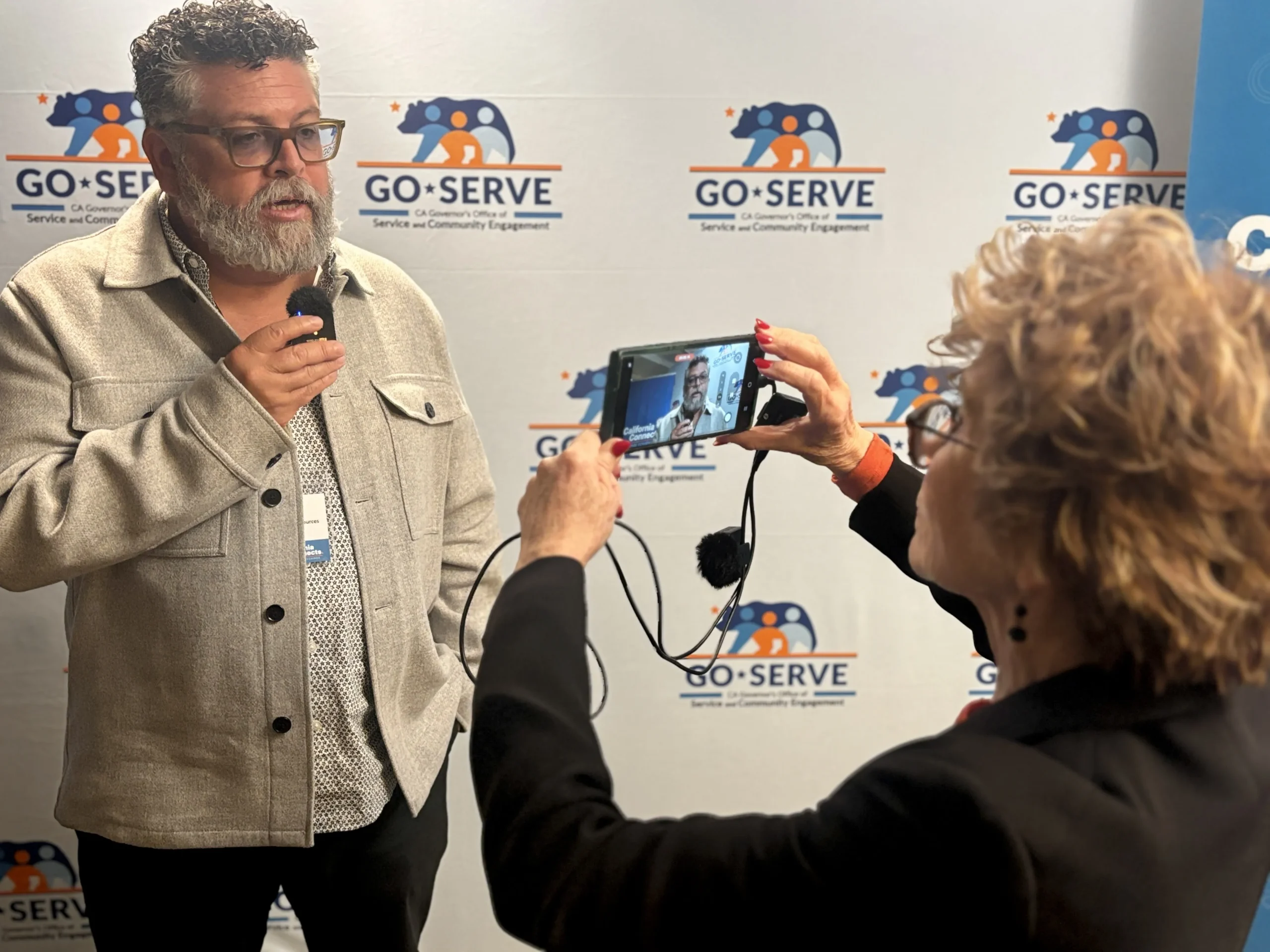 Adolfo Rivera, director de programas de Servicio Nacional de Bay Area Community Resources o BACR —otra entidad que participó en California Connects— dijo que ellos buscan a personas jóvenes "que quieran brindar un año entero de servicio a su país y a su comunidad".