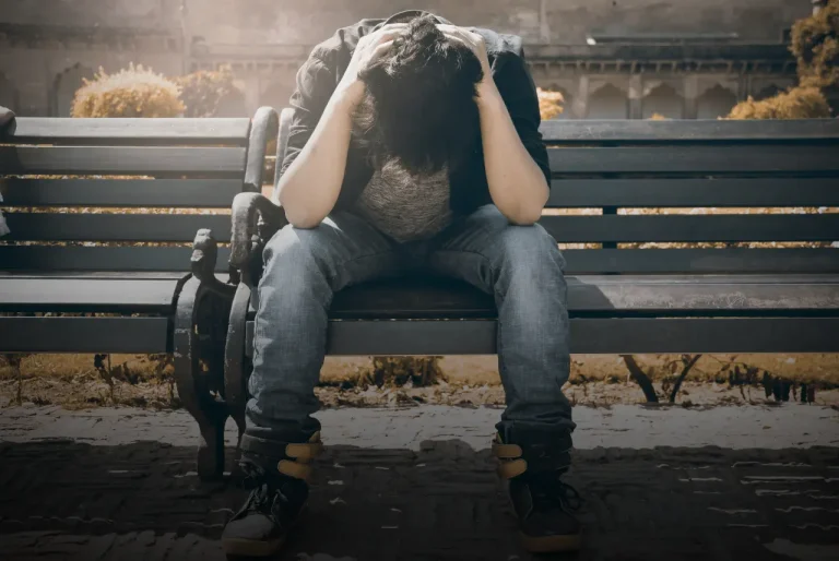 Medio millón de jóvenes californianos no estudian ni trabajan, la mayoría son hombres