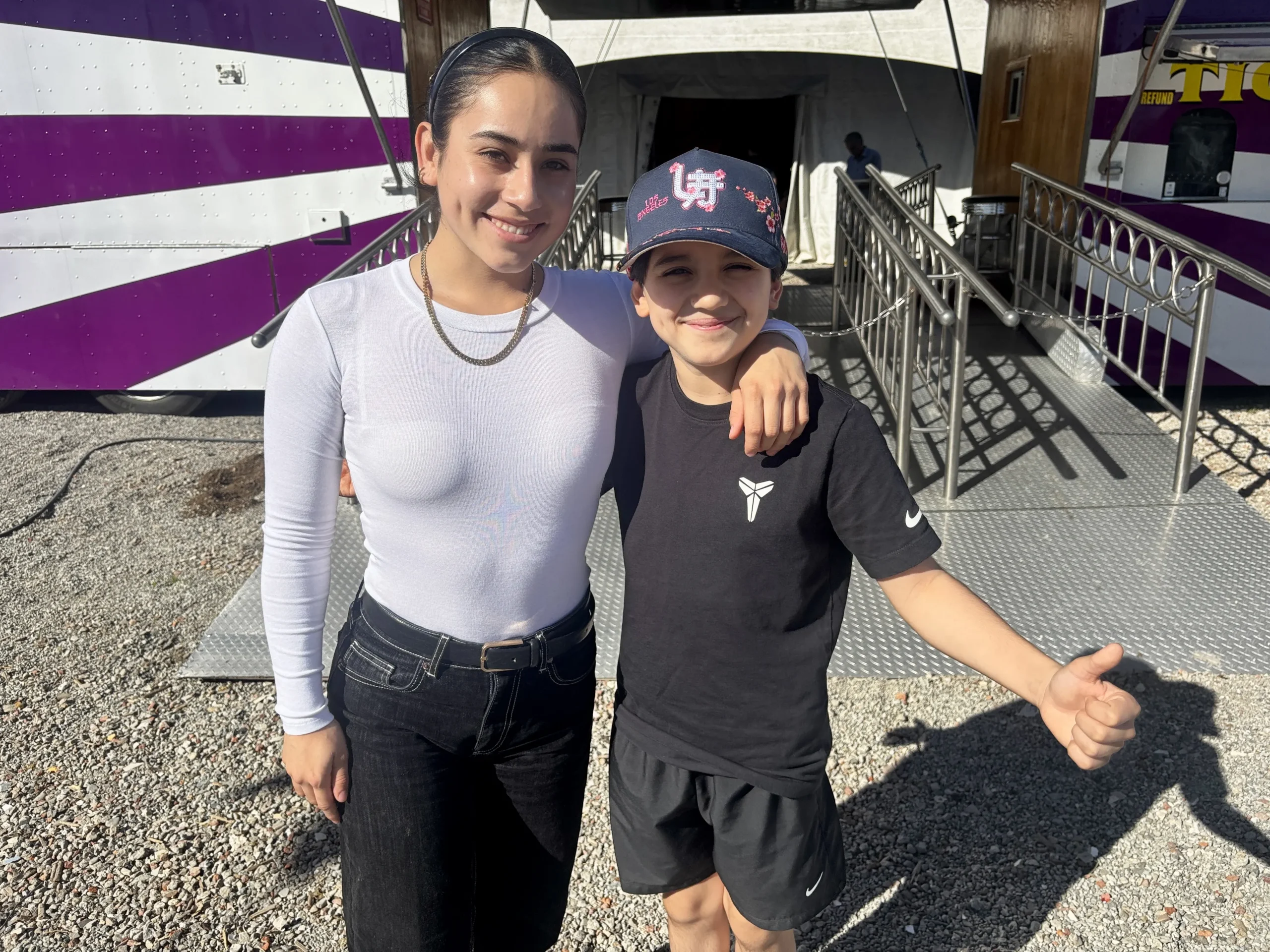 Ellos son Melody y Francesco., estrellas actuales, jóvenes que representan con entusiasmo el legado de una dinastía circense que comenzó en Guadalajara, Jalisco, con su fundador, Rubén Caballero, el verdadero dueño del circo y gran patriarca.