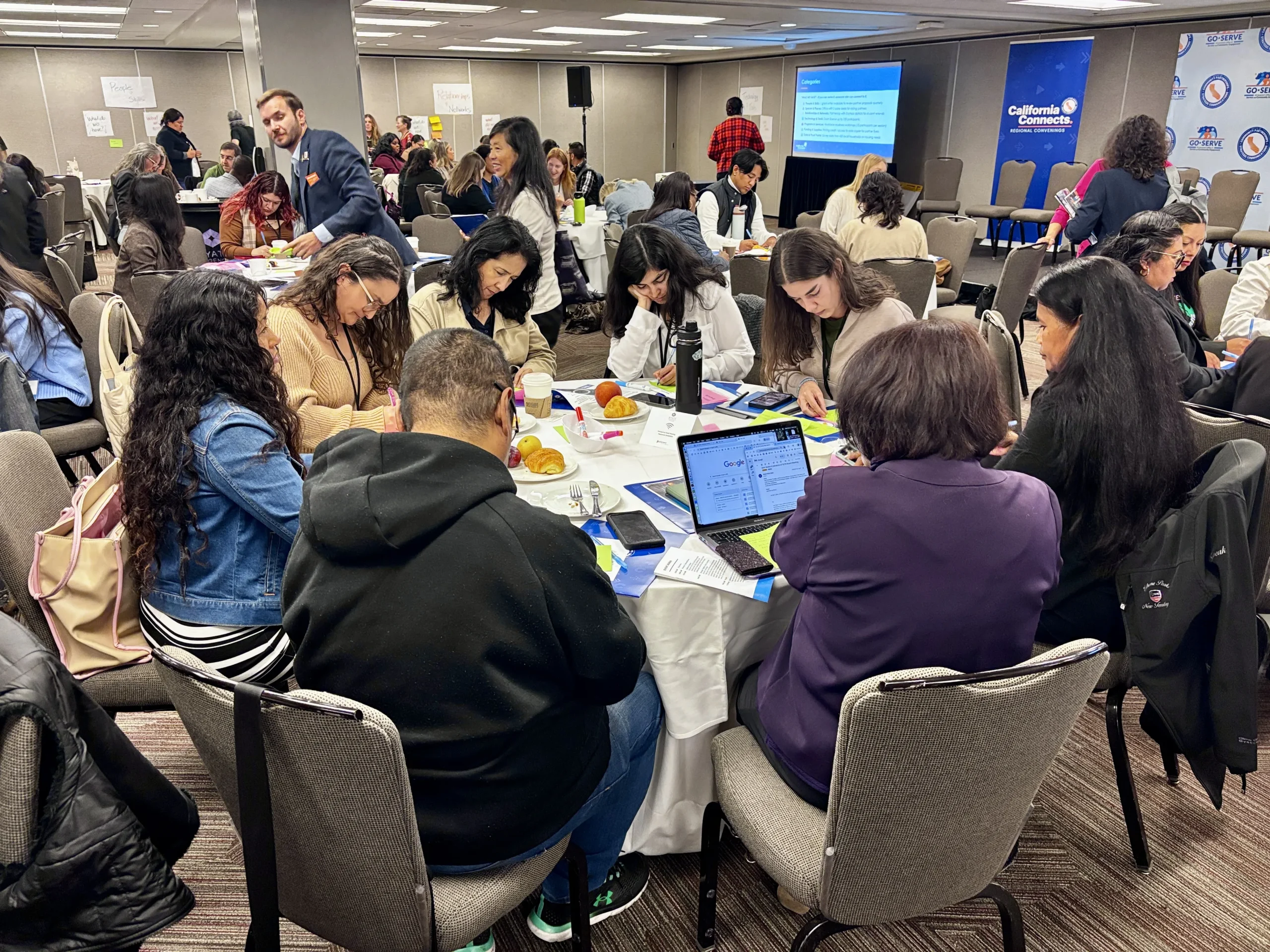 El pasado miércoles 8 de octubre arrancó en un hotel de San Francisco un "tour" de ocho ciudades californianas que se llama California Connects - Regional Convenings.