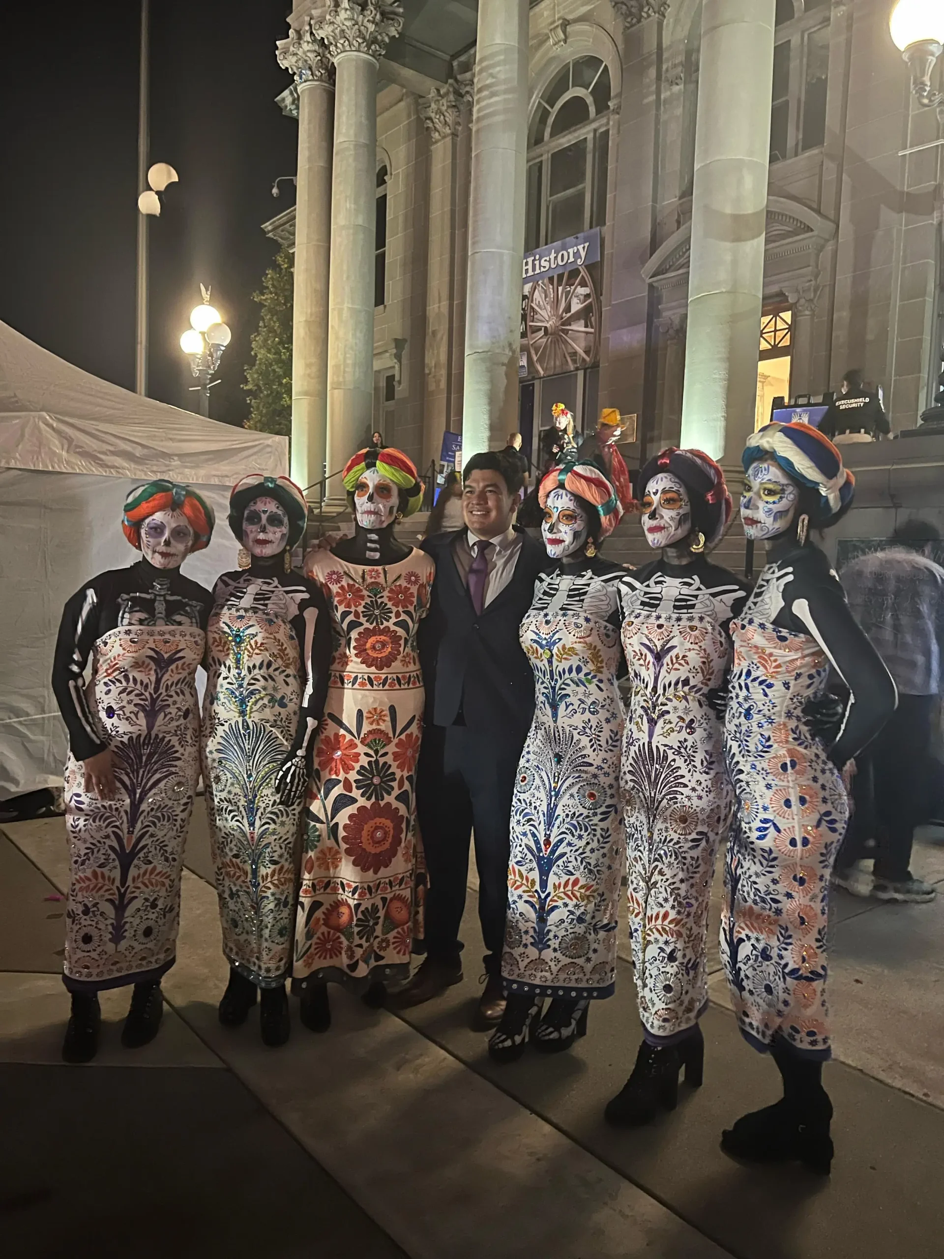 Una de las cualidades de lo que presenta año tras año CCC en esta fecha, no solamente la autenticidad sino también la innovación, a diferencia de otros grupos que se especializan en una determinada región de México y continúan realizando los mismos bailes a través del tiempo sin renovarse.