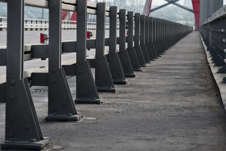 East Palo Alto inaugura puente peatonal que mejora seguridad y conectividad en University Avenue