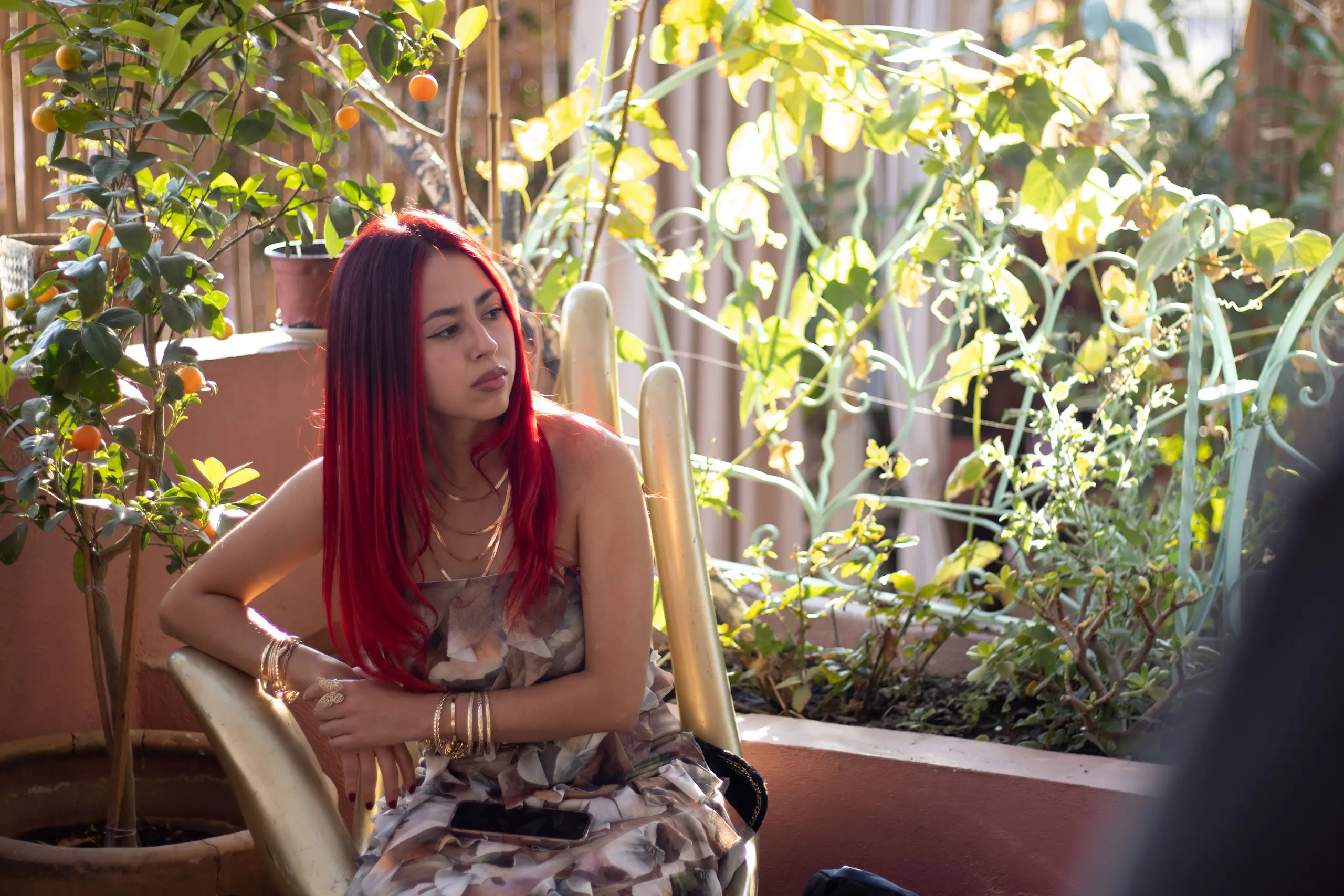 Rosalba Valdez, hija de migrantes michoacanos nacida en Chicago. Su música bilingüe, de justicia social, habla de su comunidad y de las batallas cotidianas de las familias mexicanas en Estados Unidos.