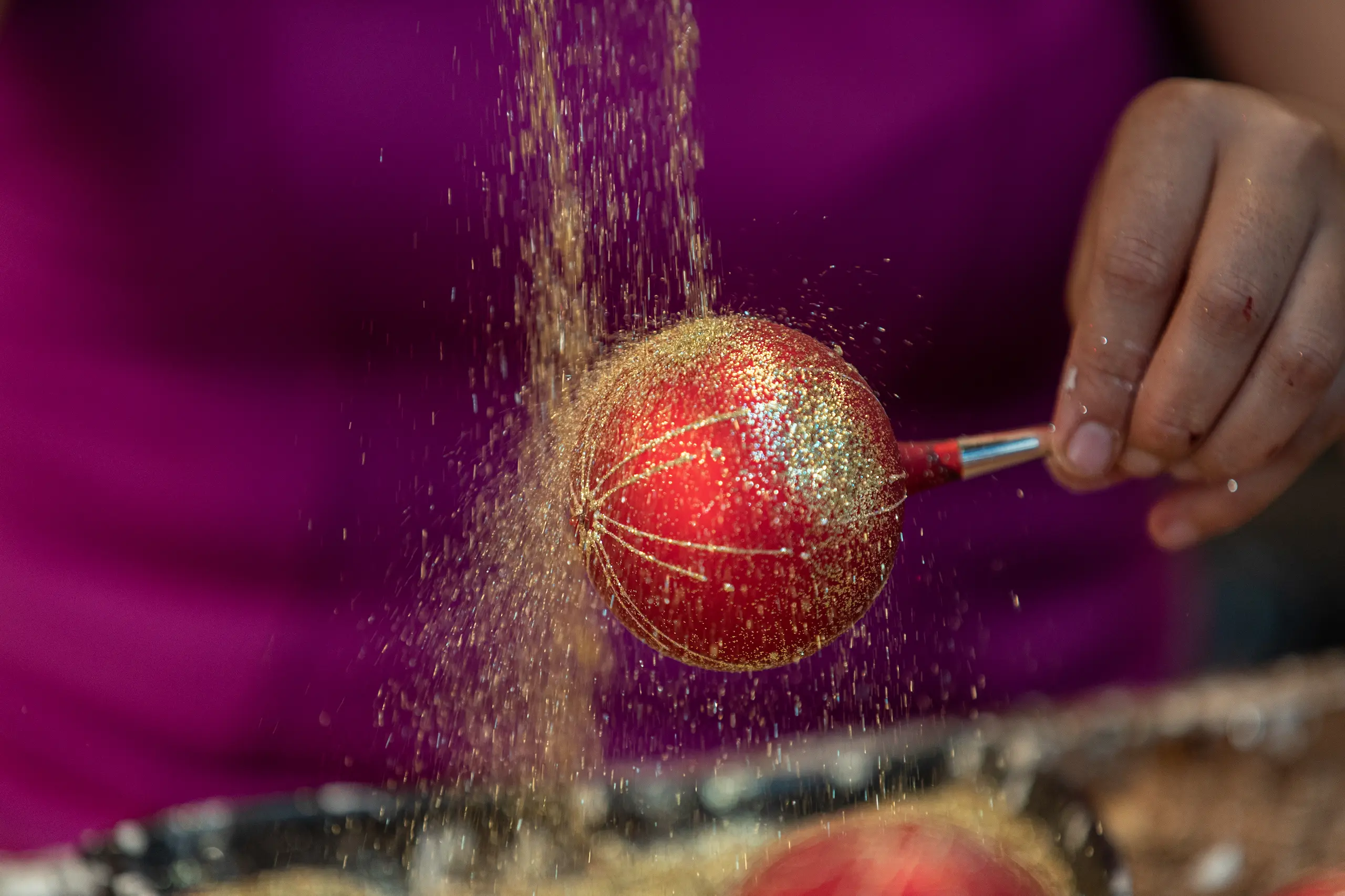 Invierno mágico de Michoacán: cada año el estado despliega uno de los espectáculos naturales más extraordinarios del planeta: la llegada de la mariposa monarca a los bosques de oyamel. Al mismo tiempo, los pueblos del estado se visten de luces, colores y tradiciones para celebrar la temporada navideña. 