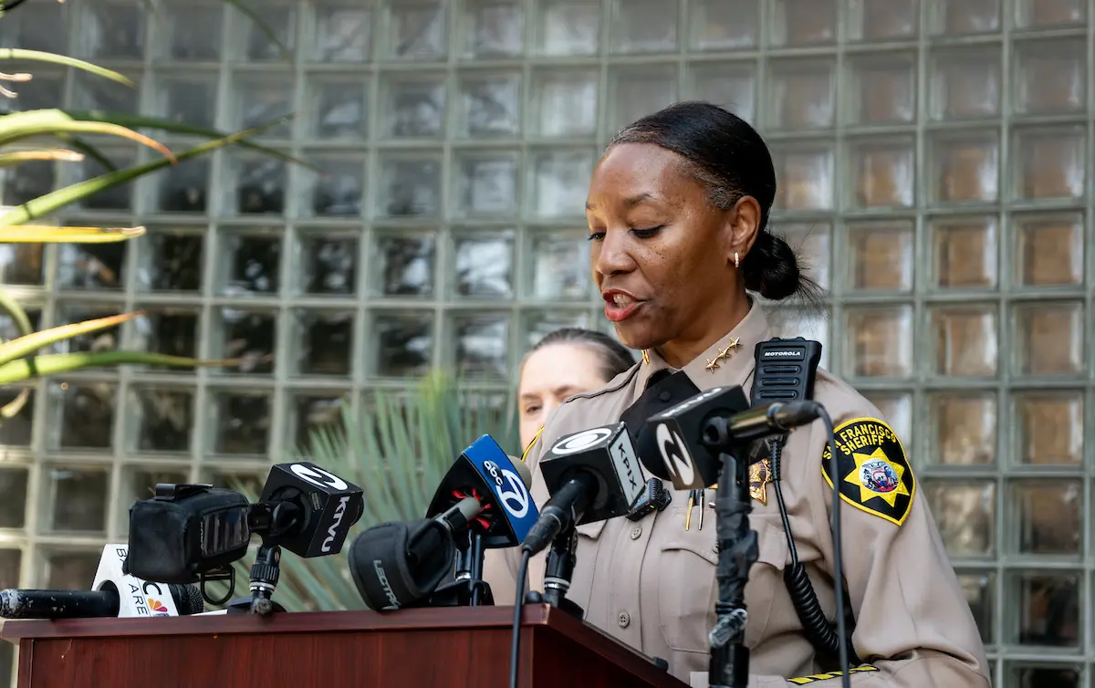 La sheriff adjunta Tanzanika Carter, calificó las acusaciones de "profundamente preocupantes" el lunes y dijo que se tomaron medidas de personal, pero se negó a proporcionar más detalles.