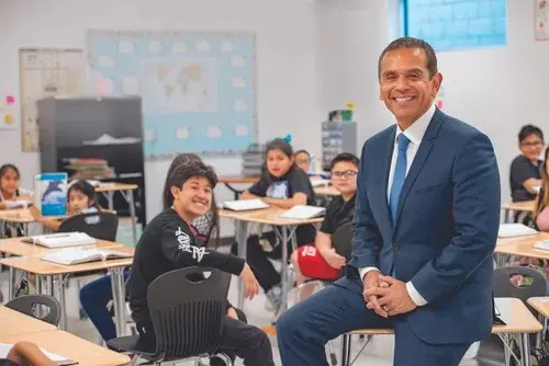 El exalcalde de Los Ángeles y expresidente de la Asamblea, Antonio Villaraigosa, se encuentra entre los más moderados del panorama demócrata.