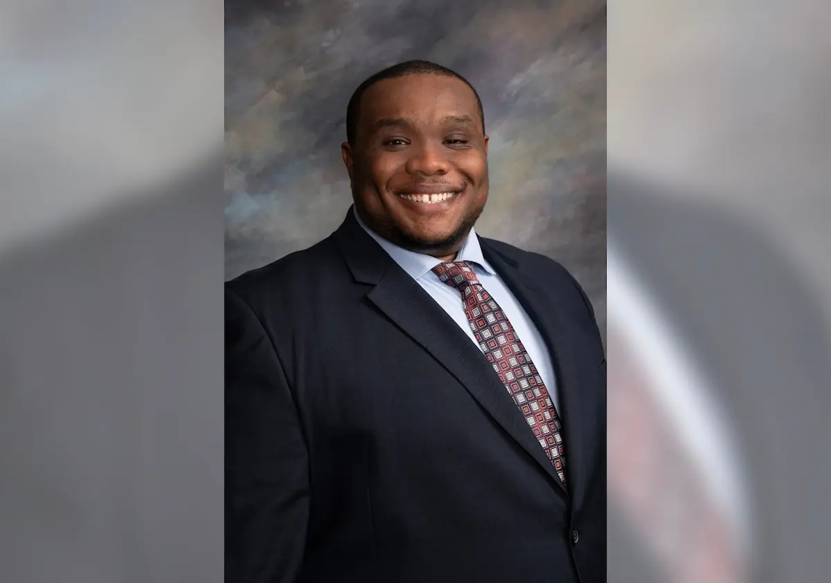 El Concejo Municipal de East Palo Alto votó para nombrar a Webster Lincoln como alcalde, evitando el proceso típico del concejo de elevar al vicealcalde a ser el próximo alcalde.