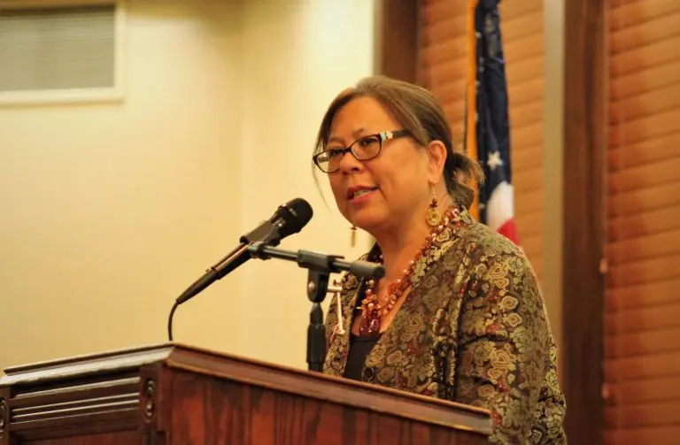 La ex contralora estatal Betty Yee destaca su experiencia con el presupuesto estatal y el sistema tributario