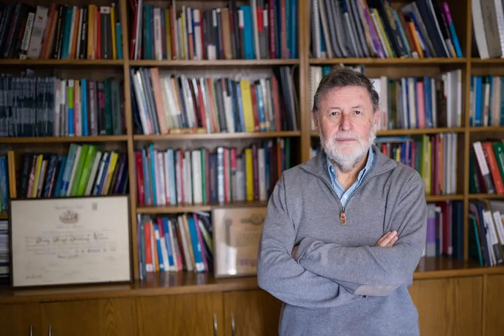 Profesor Hugo Fruhling, fundador del Centro de Estudios de Seguridad Pública de la Universidad de Chile. (Crédito: Manuel Ortiz)